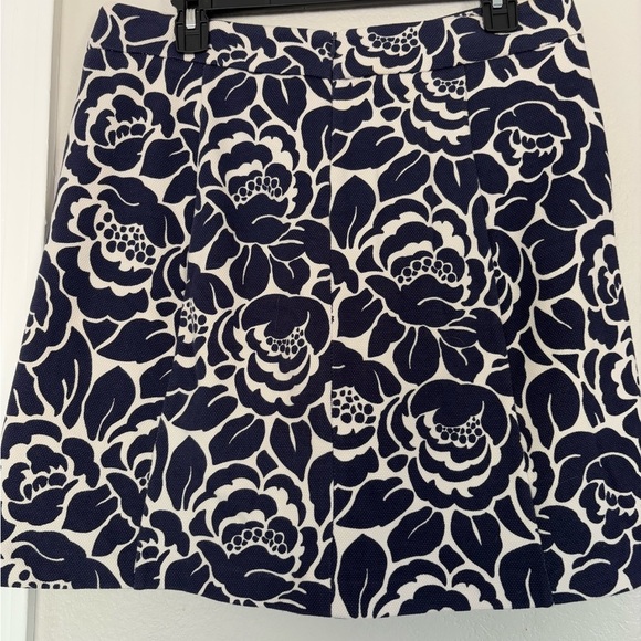 Boden Navy/ Ivory Stretchy Cotton Knit A-Line Mini Skirt. Inverted Front Pleat - Picture 2 of 15